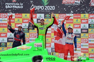 Podium: race winner James Hinchcliffe, Andretti Autosport Chevrolet, second place Marco Andretti, Andretti Autosport Chevrolet, third place Takuma Sato, A.J. Foyt Enterprises Honda