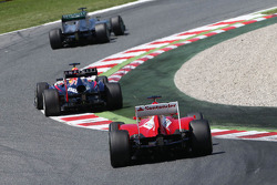 Nico Rosberg, Mercedes AMG F1 W04 voor Sebastian Vettel, Red Bull Racing RB9 en Fernando Alonso, Fer
