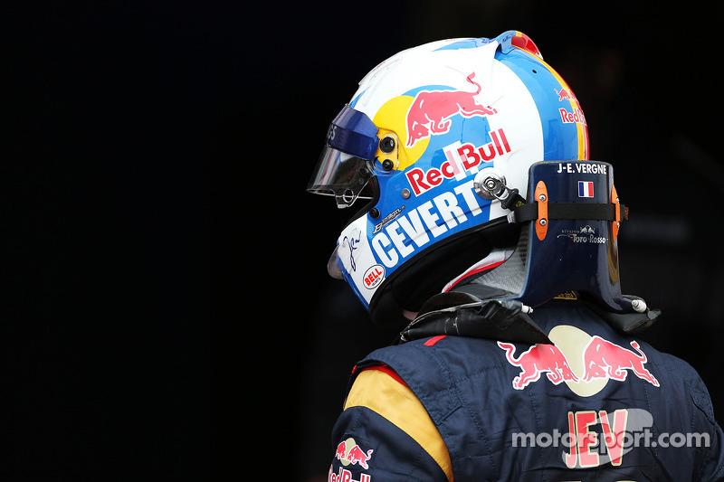 Jean-Eric Vergne, Scuderia Toro Rosso STR8  con un casco homenaje a Francois Cevert