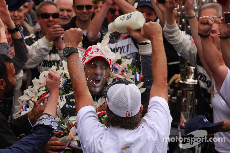 Victory Lane: Tony Kanaan überglücklich
