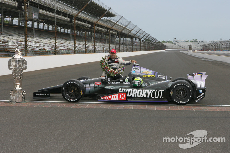 Race winner Tony Kanaan, KV Racing Technology Chevrolet celebrates