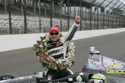 Ganador de la carrera Tony Kanaan, KV Racing Technology Chevrolet celebra