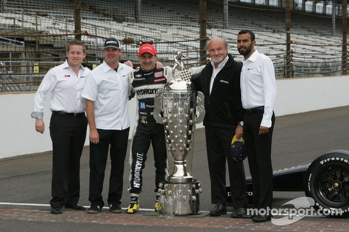 O vencedor Tony Kanaan, KV Racing Technology Chevrolet comemora