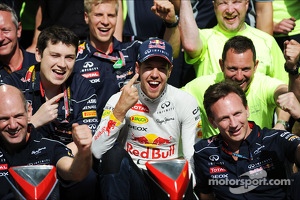 Race winner Sebastian Vettel, Red Bull Racing celebrates with the team