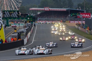 Start: #2 Audi Sport Team Joest Audi R18 e-tron quattro: Tom Kristensen, Allan McNish, Loic Duval leads