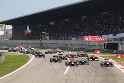 Sebastian Vettel, Red Bull Racing RB9, Lewis Hamilton, Mercedes AMG F1 W04 et Mark Webber, Red Bull Racing RB9