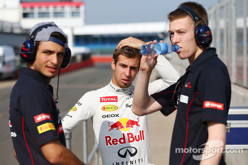 Carlos Sainz Jr., Scuderia Toro Rosso Test Driver with Antonio Felix da Costa, Red Bull Racing Test Driver and Daniil Kvyat, Scuderia Toro Rosso Test Driver