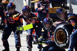 Scuderia Toro Rosso espera um pit stop