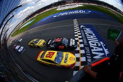 Largada: Joey Logano, Penske Racing Ford