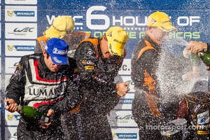 LMP2 podium: champagne for Pierre Kaffer, Roman Rusinov, John Martin and Mike Conway