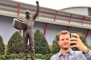 Dale Earnhardt Jr., Hendrick Motorsports Chevrolet takes a selfie in front of a statue of his father