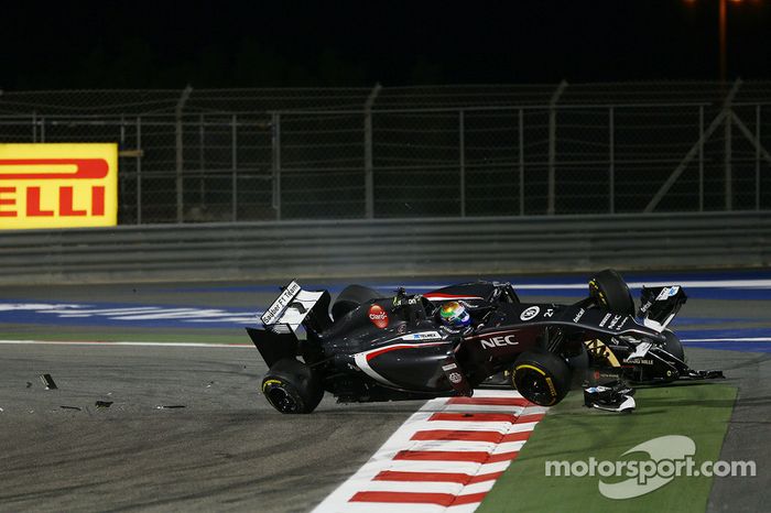 Esteban Gutiérrez, Sauber C33 choca con Pastor Maldonado, Lotus F1 E21