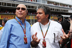 (L to R): Peter Brabeck-Letmathe, Formula One Chairman with Pasquale Lattuneddu, of the FOM on the grid