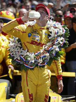 Ryan Hunter-Reay celebra