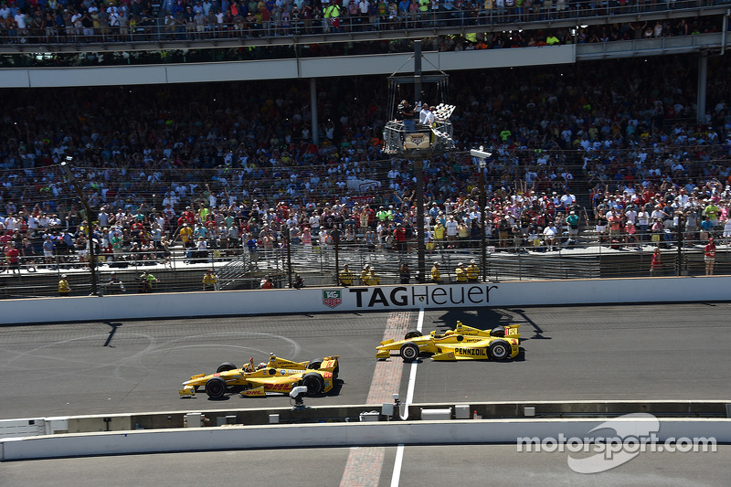 Ryan Hunter-Reay gewinnt vor Helio Castroneves