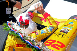 Ryan Hunter-Reay celebra
