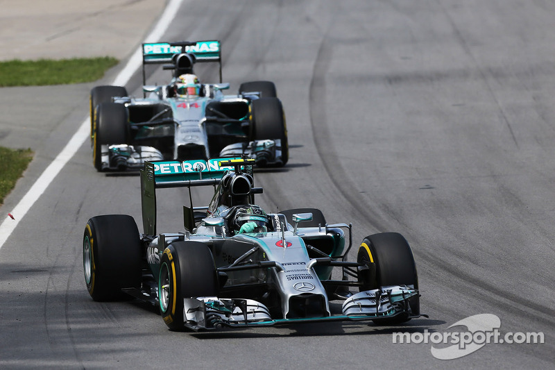 Nico Rosberg, Mercedes AMG F1 W05; Lewis Hamilton, Mercedes AMG F1 W05