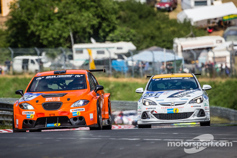 #121 Seat Leon Supercopa: Philippe Salini, Stéphane Salini, Tristan Gommendy, #251 Lubner Event & Motorsport Opel Astra OPC Cup: Axel Jahn, Juha Karjalainen, Sepo Hunt, Alain Pier