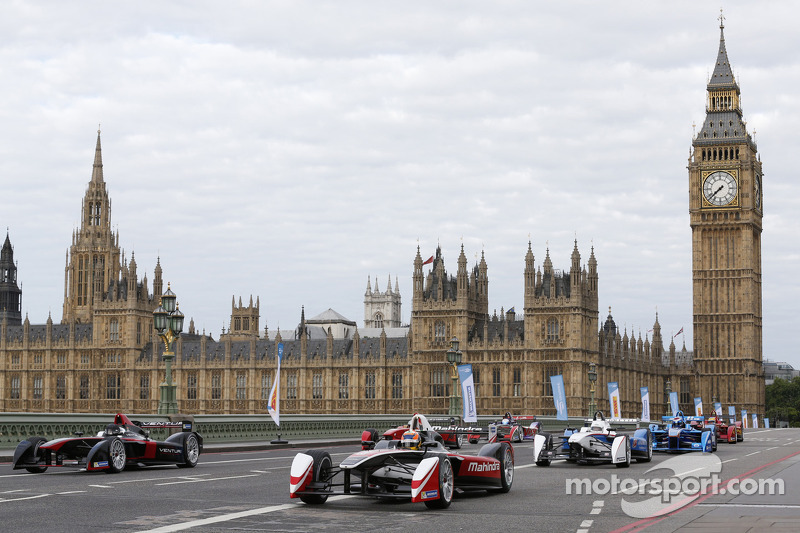 Autos de Fórmula E toman el centro de Londres