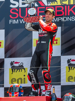Race 1 winnaar Marco Melandri
