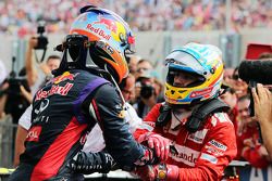 Daniel Ricciardo, Red Bull Racing celebra con segundo lugar de Fernando Alonso, Ferrari en parc ferm