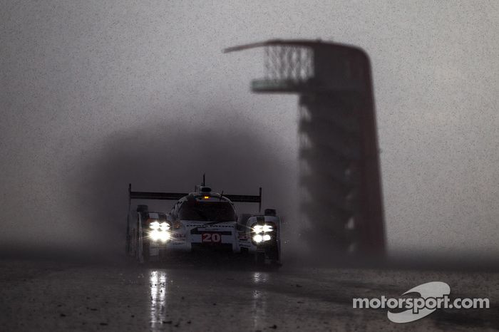 #20 Porsche Team Porsche 919 Hybrid: Timo Bernhard, Mark Webber, Brendon Hartley