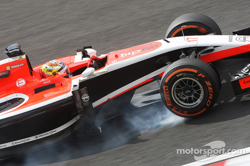 Jules Bianchi, Marussia F1 Takımı MR03 frenleme altında lastiklerini kilitliyor