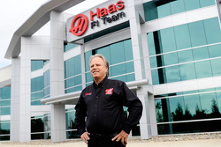 С Джином Хаасом на базе Haas F1, Особое мероприятие.