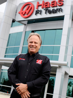 С Джином Хаасом на базе Haas F1, Особое мероприятие.