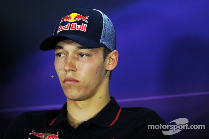 Daniil Kvyat, Scuderia Toro Rosso en la Conferencia de prensa FIA