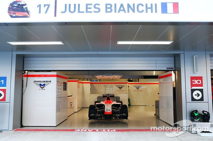 Un coche parado, el Marussia F1 Team MR03 de Jules Bianchi