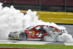 Kevin Harvick celebra