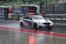 Pluie dans la pitlane