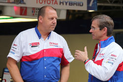 John Steeghs, director del equipo Toyota y Pascal Vasselon, director técnico de Toyota