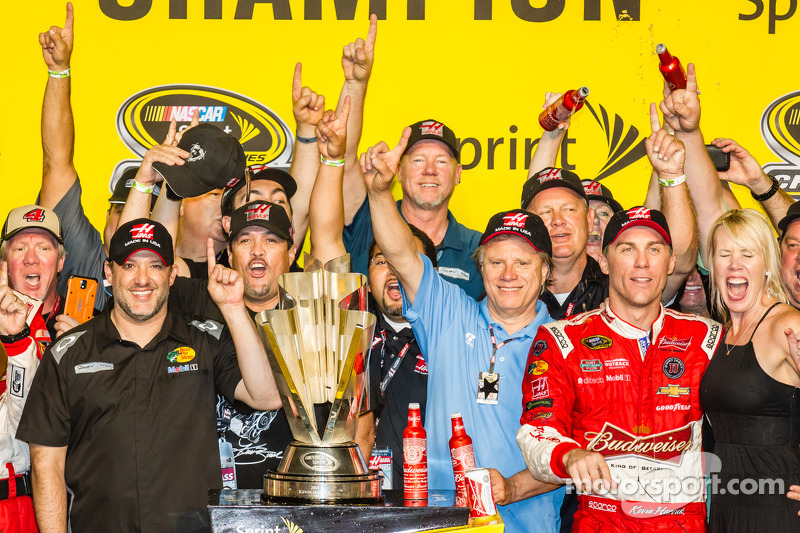 Racewinnaar en 2014 NASCAR Sprint Cup series-kampioen Kevin Harvick, Stewart-Haas Racing Chevrolet, 