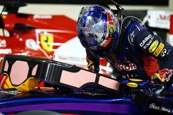 Sebastian Vettel, Red Bull Racing RB10 com a mensagem de agradecimento no capacete