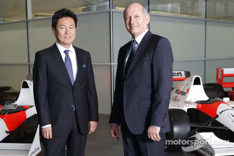 Yasuhisa Arai, Jenson Button, Kevin Magnussen, Fernando Alonso et Ron Dennis