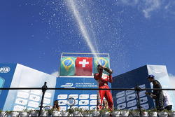 Podium: 2ème Nelson Piquet Jr., China Racing