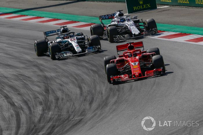 Sebastian Vettel, Ferrari SF71H y Lewis Hamilton, Mercedes-AMG F1 W09