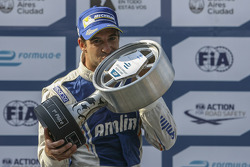 El ganador Antonio Felix da Costa, Amlen Aguri