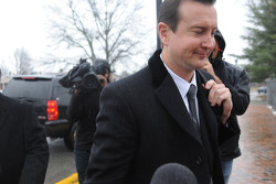 Kurt Busch llega a la corte del Condado de Kent para la audiencia sobre los autogos de maltrato por parte de su ex novia, Patricia Driscoll