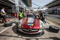 Pits, parada del  #30 Ram Racing Mercedes SLS AMG GT3: Cheerag Ary a, Thomas Jäger, Tom Onslow-Cole, Adam Christodoulou