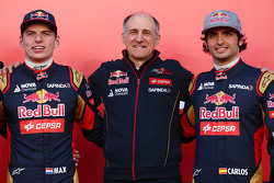 (L to R): Max Verstappen, Scuderia Toro Rosso con Franz Tost, Jefed de Scuderia Toro Rosso Team y Ca