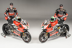 Chaz Davies et Davide Giugliano avec la Ducati Panigale R