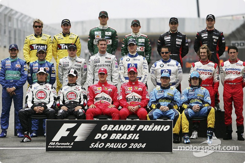 Séance de photos des pilotes du championnat du monde 2004