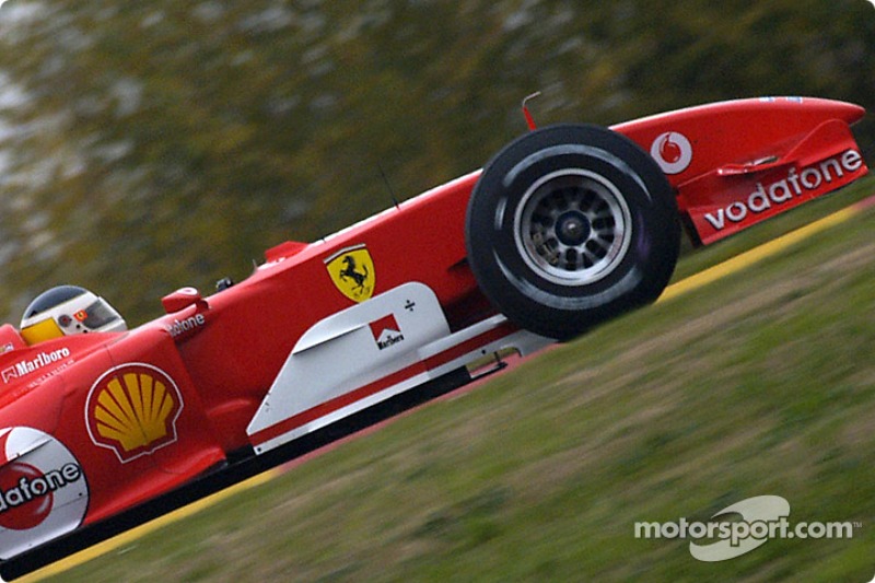 Carlos Reutemann prueba el Ferrari F2004