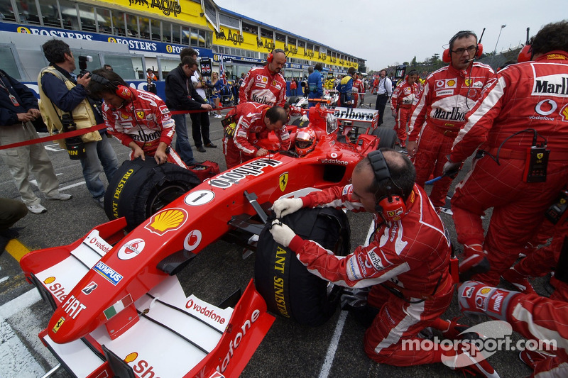 Michael Schumacher en la parrilla de salida