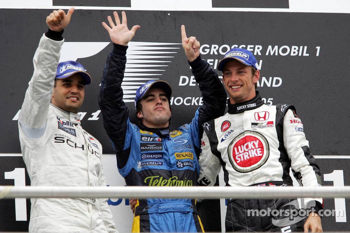 Podio: ganador de la carrera Fernando Alonso, segundo lugar Juan Pablo Montoya y el tercer lugar Jen