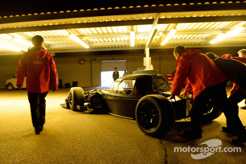 Ingenieros con el Nissan GT-R LM NISMO