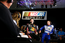 Tony Stewart, Stewart-Haas Chevrolet and Brian Vickers, Michael Waltrip Racing Toyota